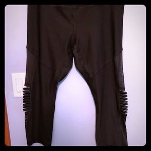 NWOT RBX cutout compression capris